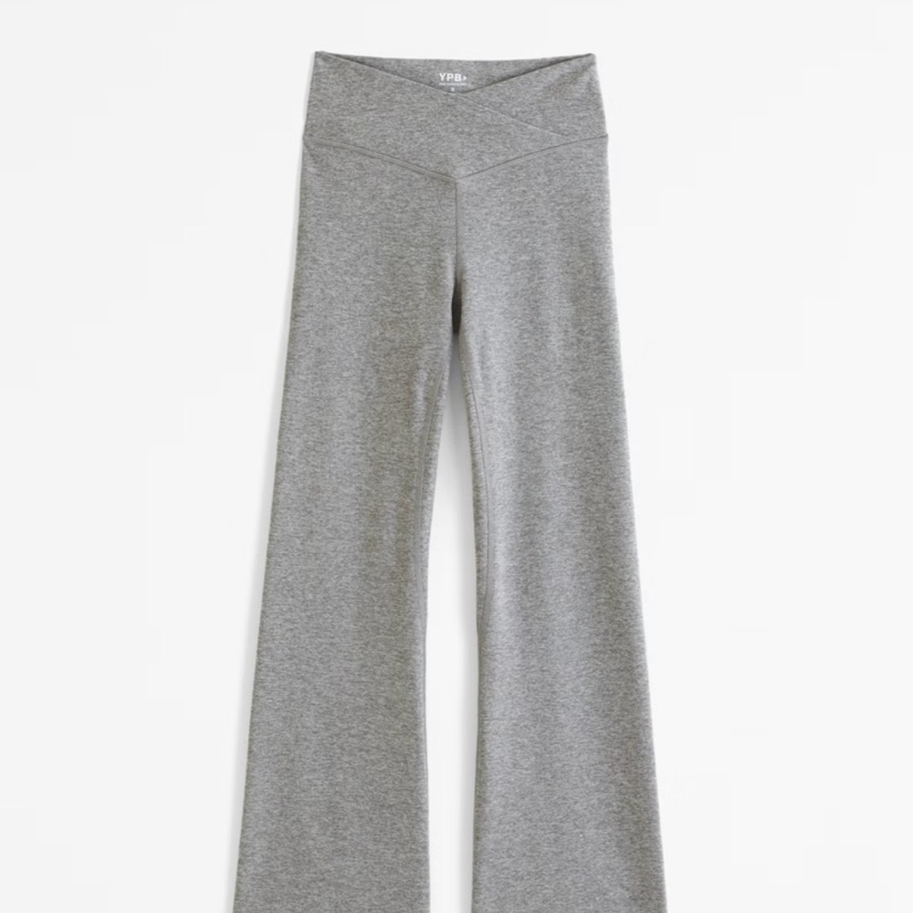 Abercrombie YPB everyday soft flare legging